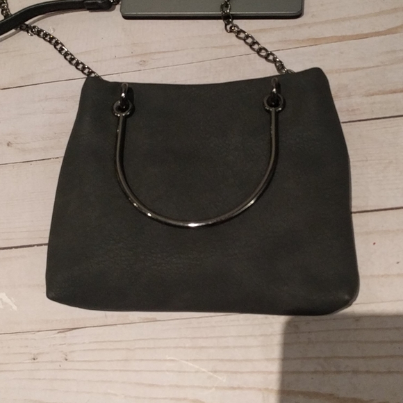 🍀🌸 Beautiful small crossbody by Madison West 🌸 - Picture 3 of 7